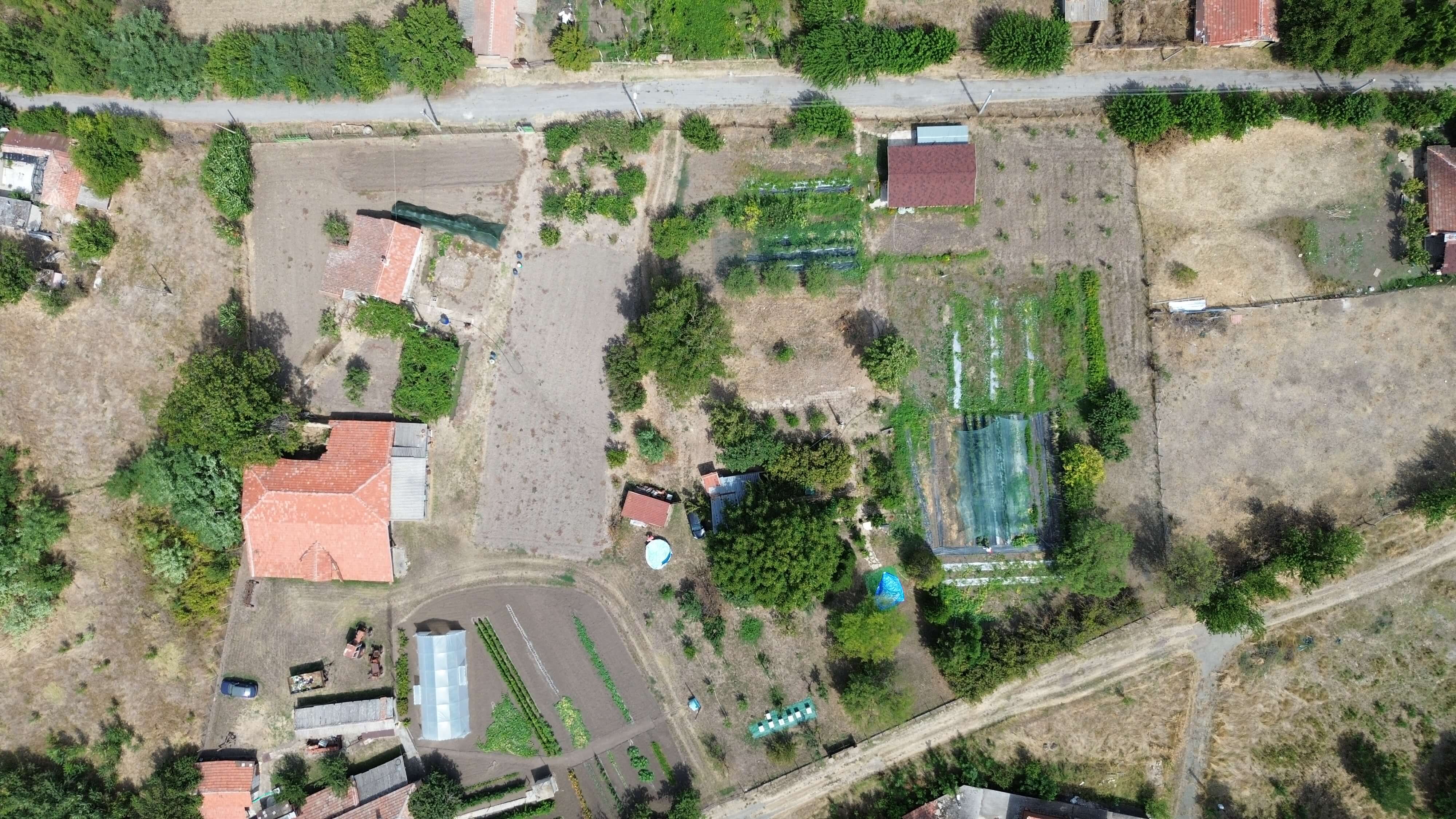 Въздушна снимка на ферма