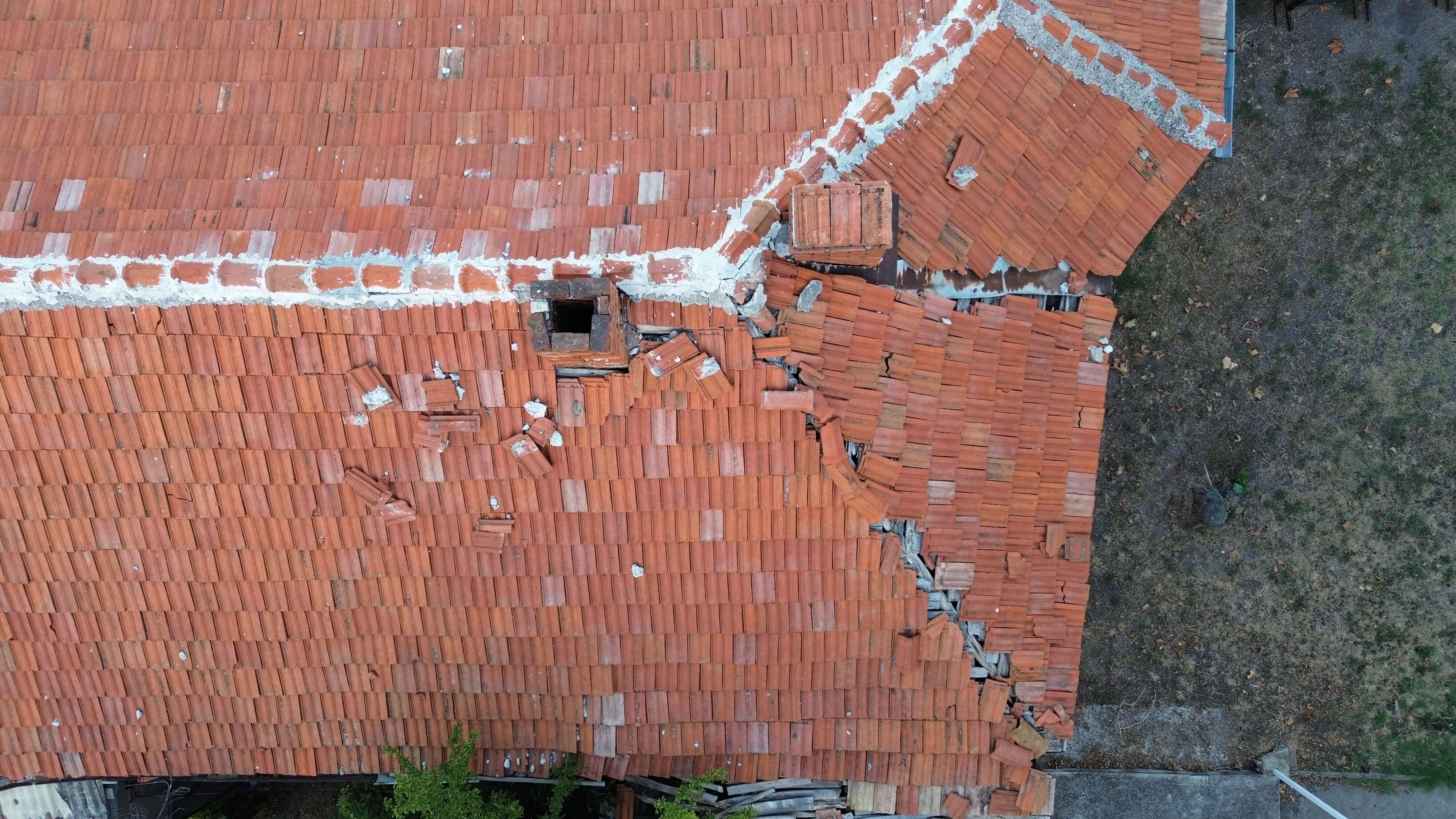 Въздушна снимка на покривна конструкция